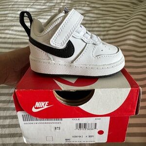 Baby Toddler Nike Black & White Sneakers Size 2C